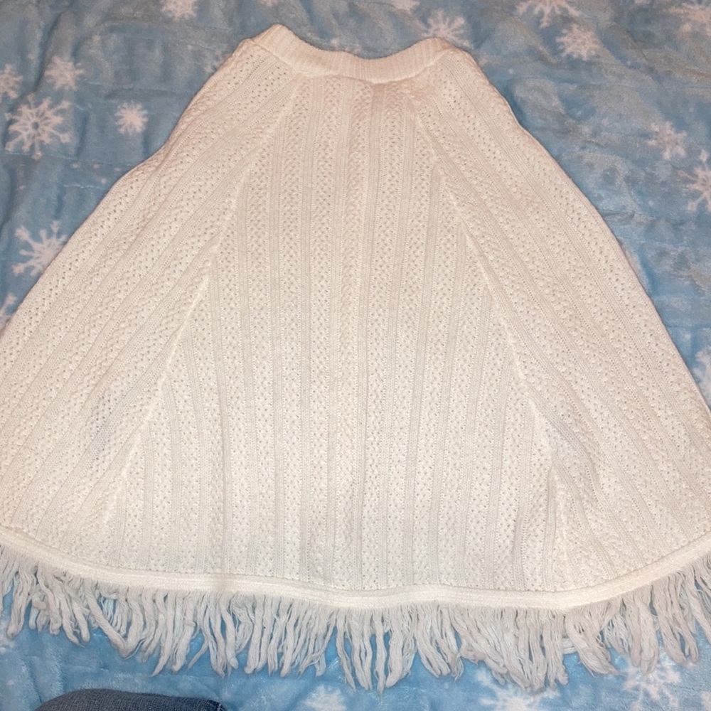 Vintage girls white poncho. Size 7-8 - Picture 7 of 7